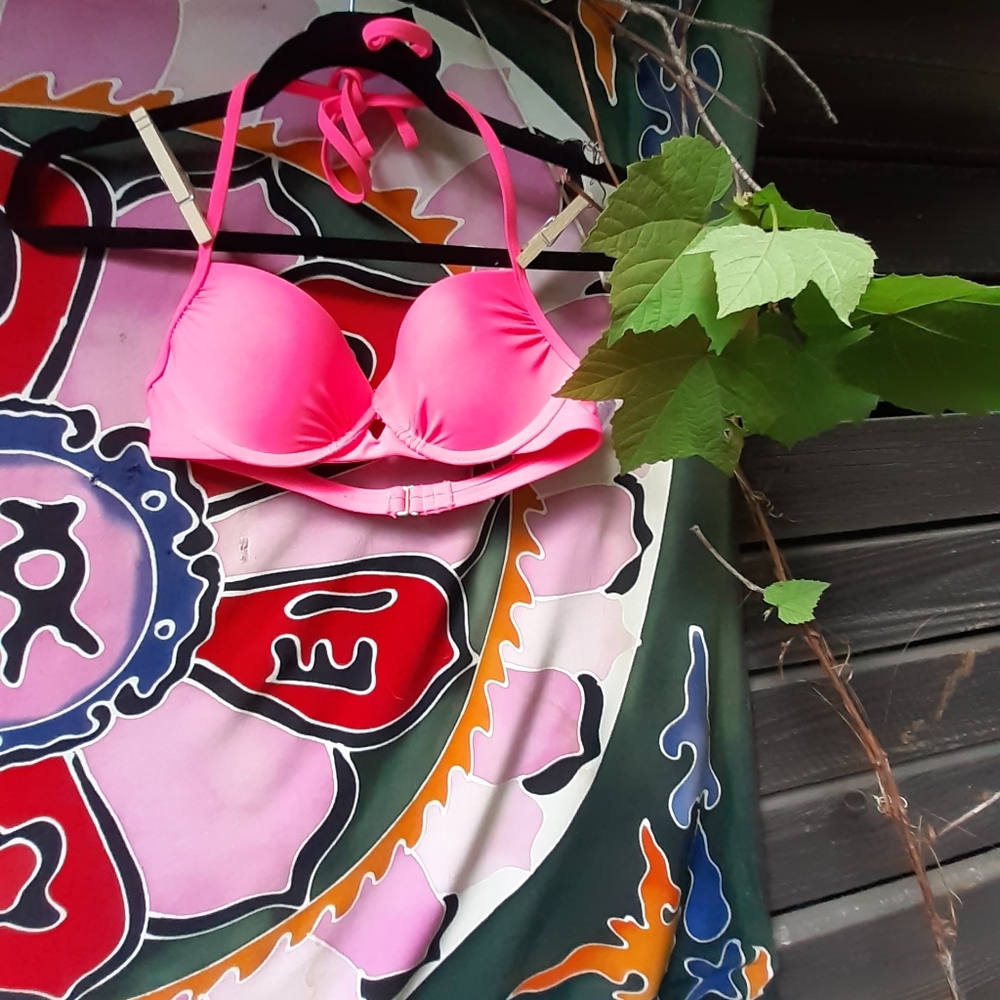 Hot pink 🦩push-up halter bikini top
